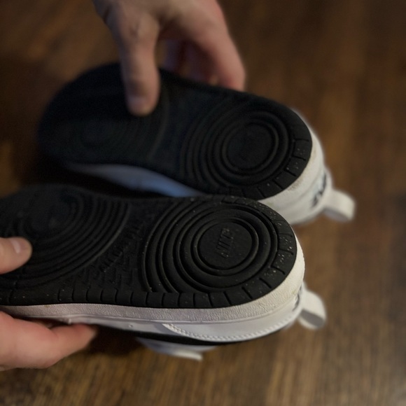 Nike offcourt lows. Size 3 very good condition - Picture 2 of 4